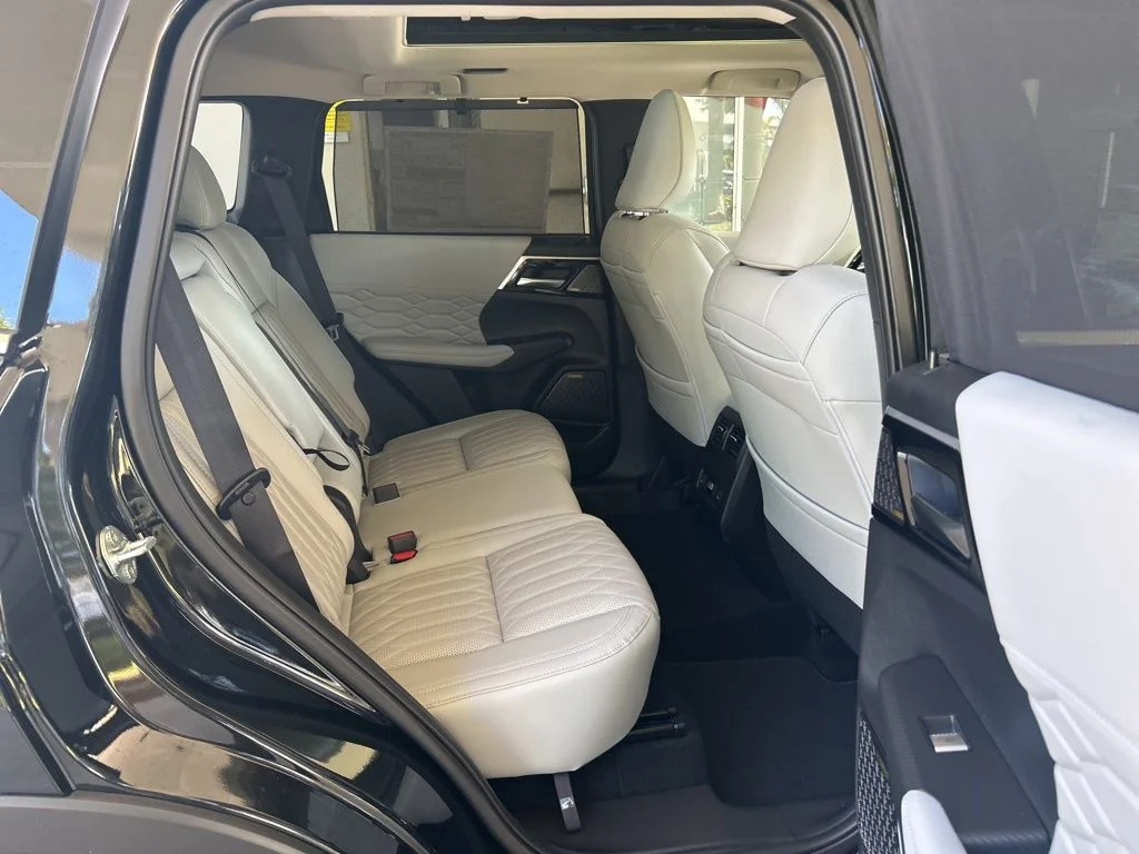 2025 Mitsubishi Outlander SEL Platinum Edition - Photo 27