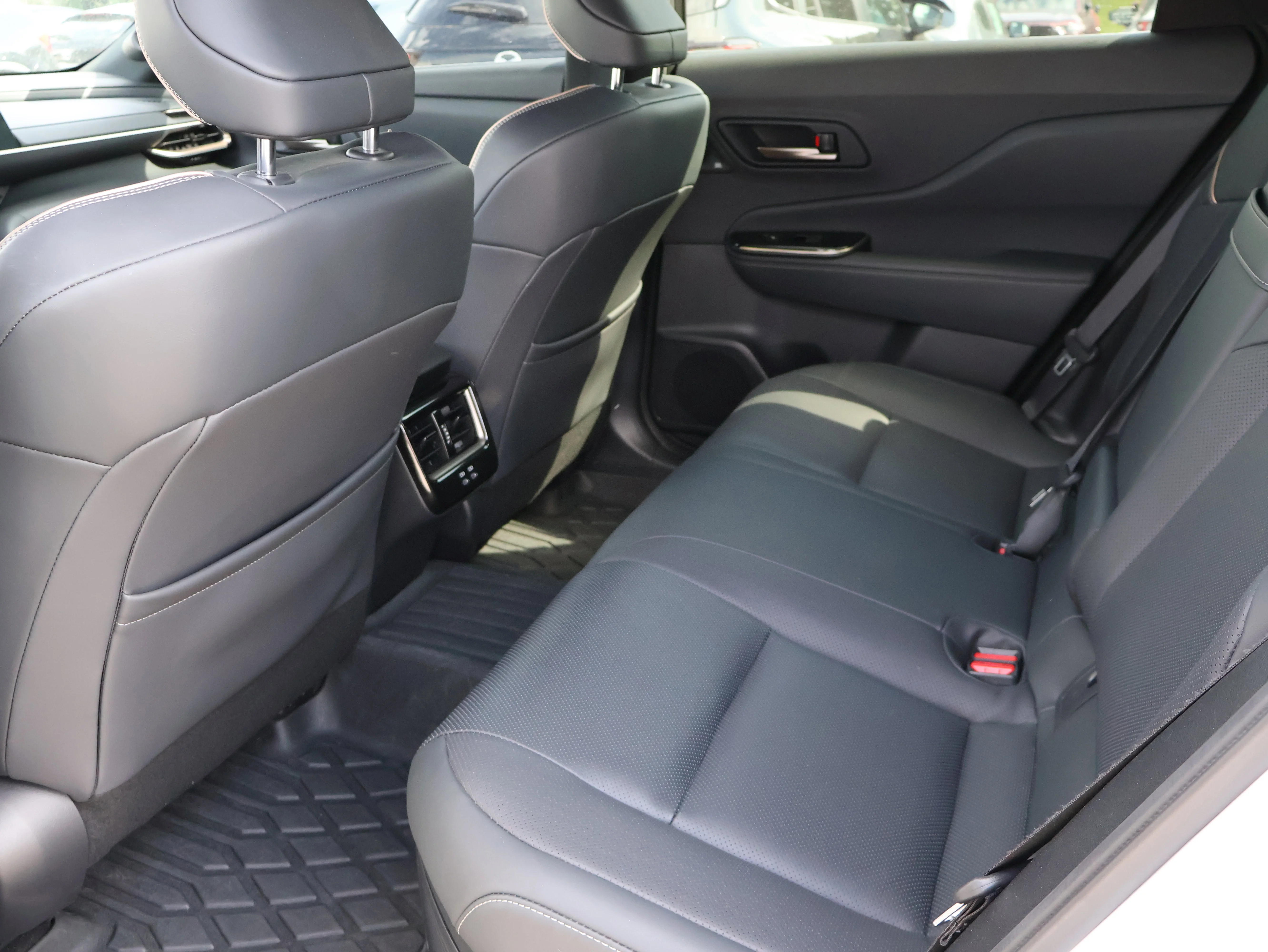 Used 2025 Oxygen White Toyota Limited image 19