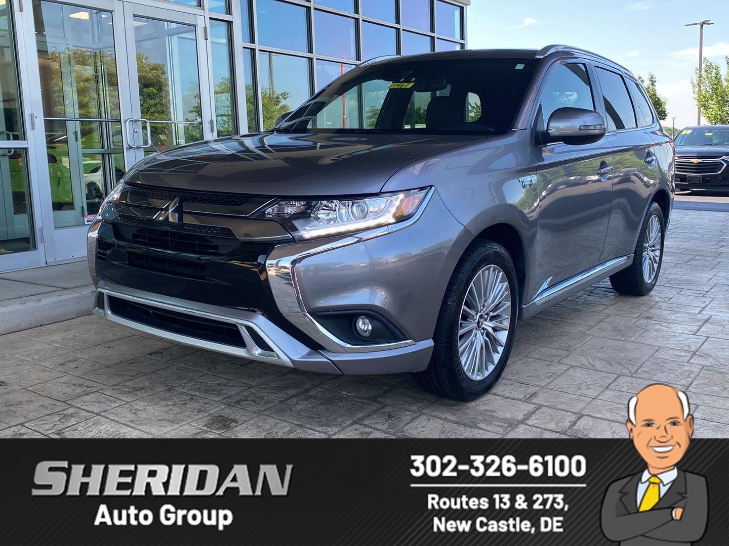 2022 Mitsubishi Outlander Plug-in Hybrid's photo