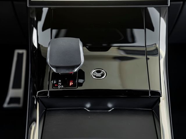 New 2026 Borasco Grey LAND ROVER Dynamic SE image 19