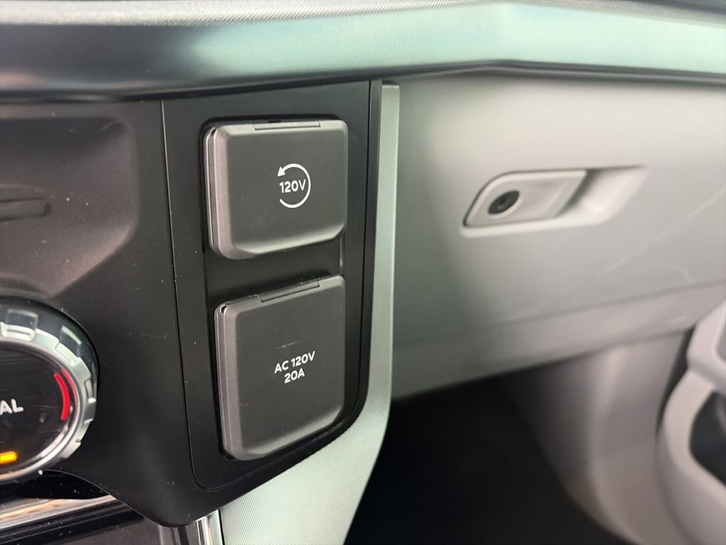 Used 2023 White Ford Limited image 25