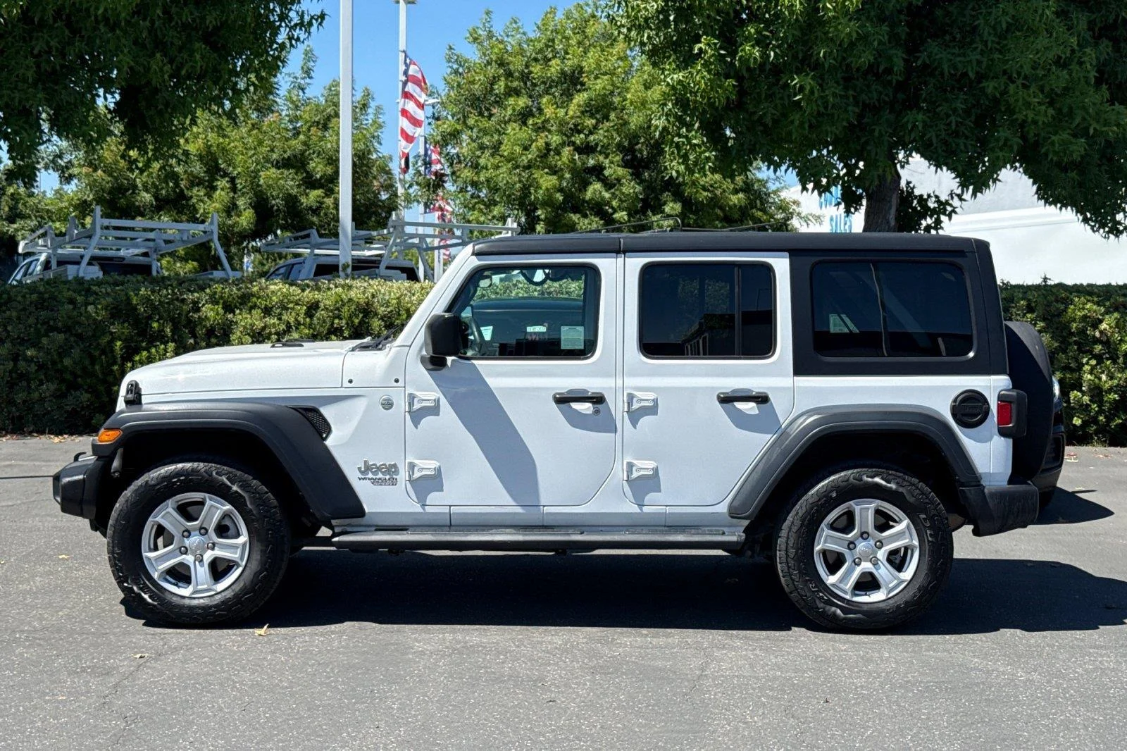 Used 2018 Bright White Clearcoat Jeep Sport S image 6