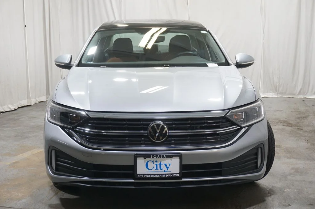 Certified Used 2023 Silver Volkswagen 1.5T SEL image 5