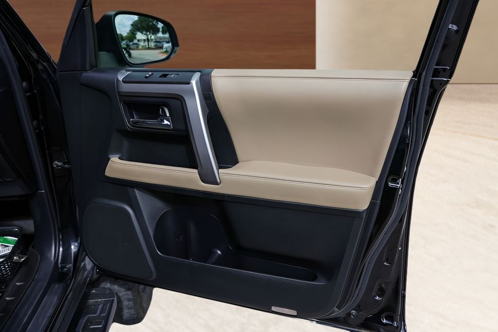 Used 2019 Black Toyota SR5 image 27