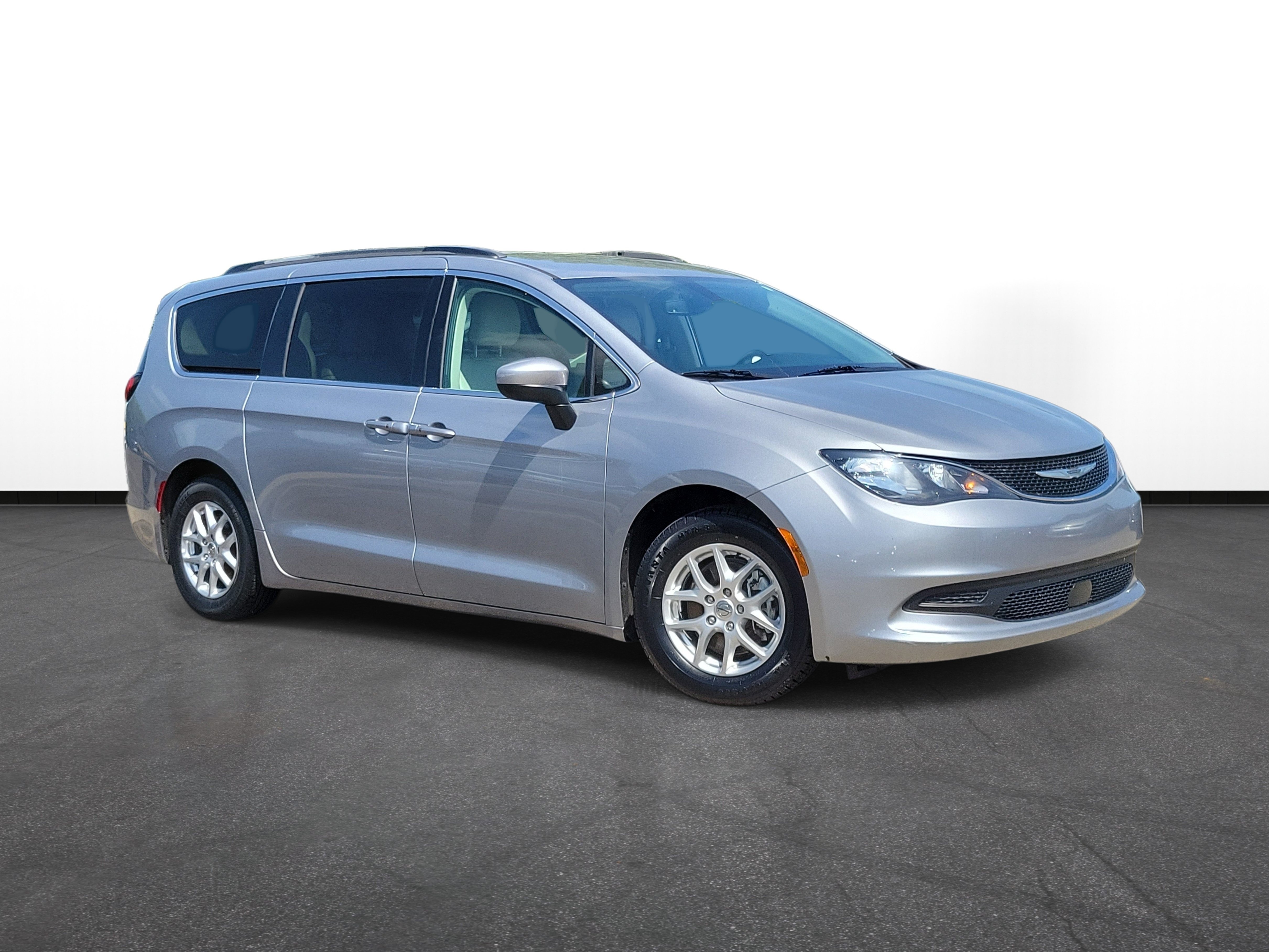 2021 Chrysler Voyager LXI's photo