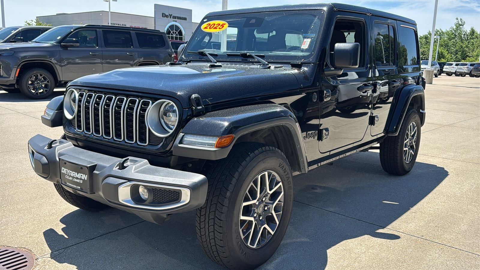 Used 2025 Black Jeep Sahara image 5