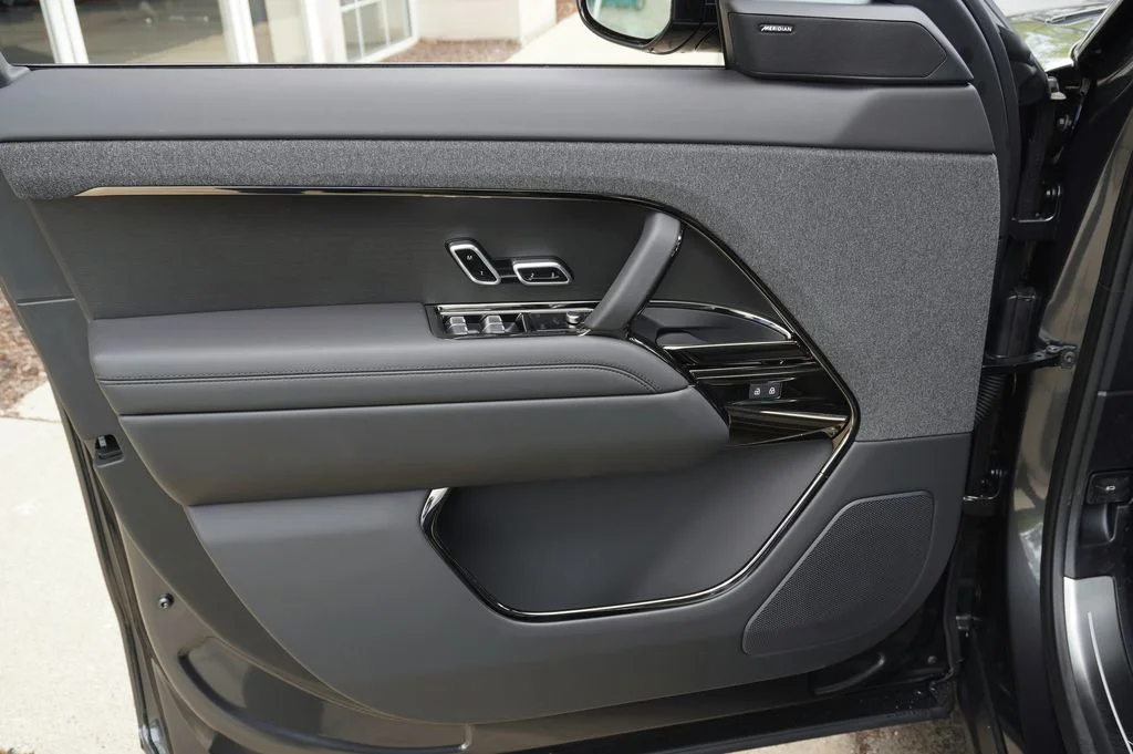 New 2026 Carpathian Grey Land Rover Dynamic SE image 11