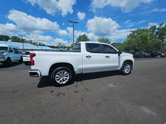 Used 2022 White Chevrolet Custom image 10