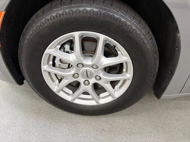 Used 2022 White Chrysler Touring L image 28