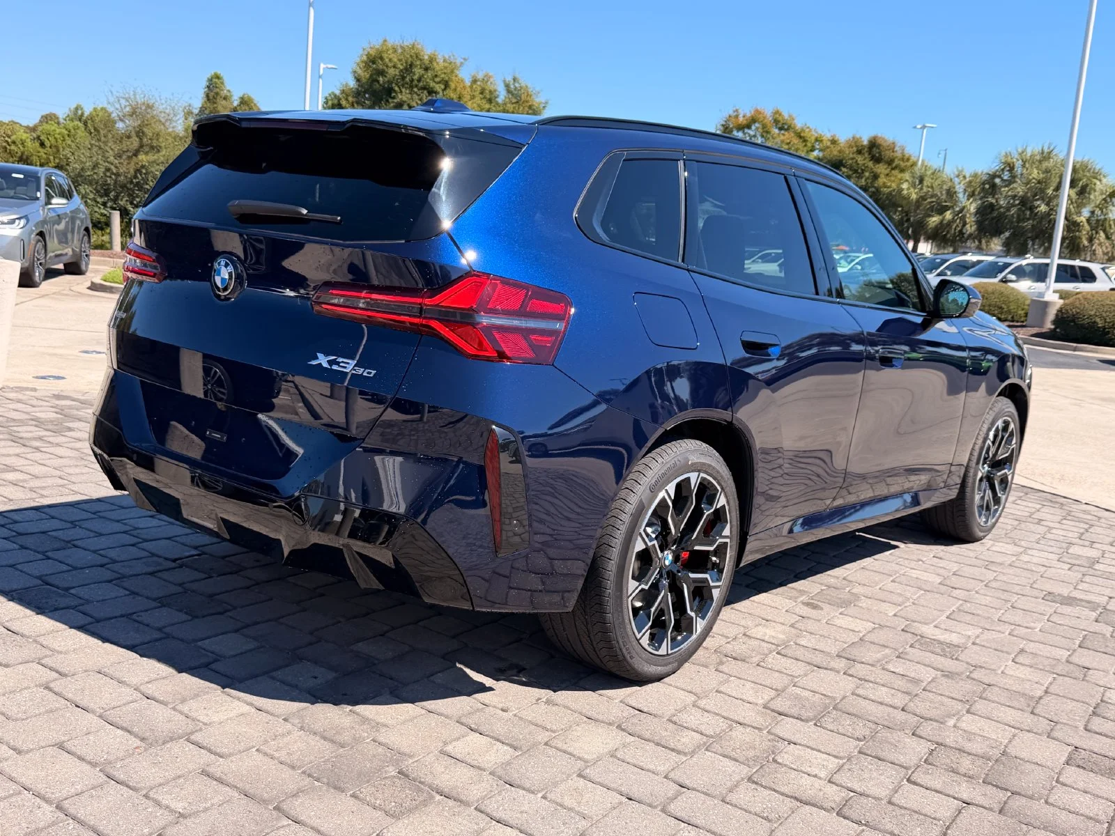 New 2026 Tanzanite Blue II Metallic BMW 30 xDrive image 9