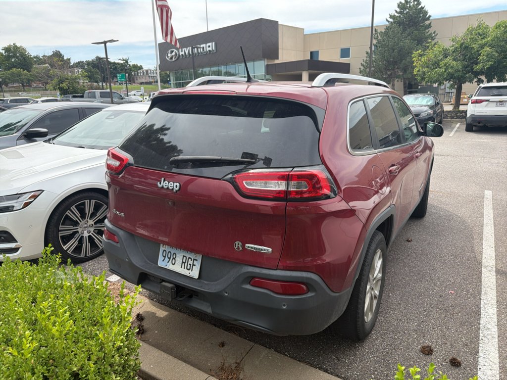 Used 2017 Deep Cherry Red Crystal Pearlcoat Jeep Latitude image 6
