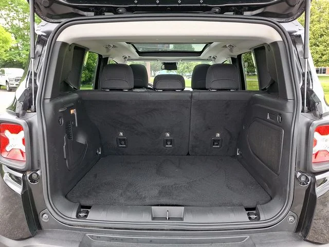 Used 2023 Black Jeep Altitude image 30