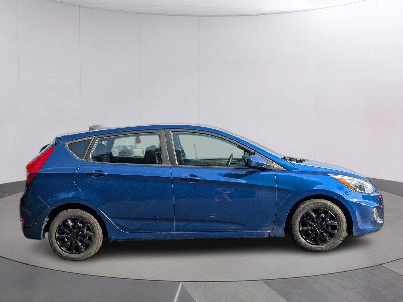 Used 2017 Pacific Blue Pearl Hyundai SE image 6