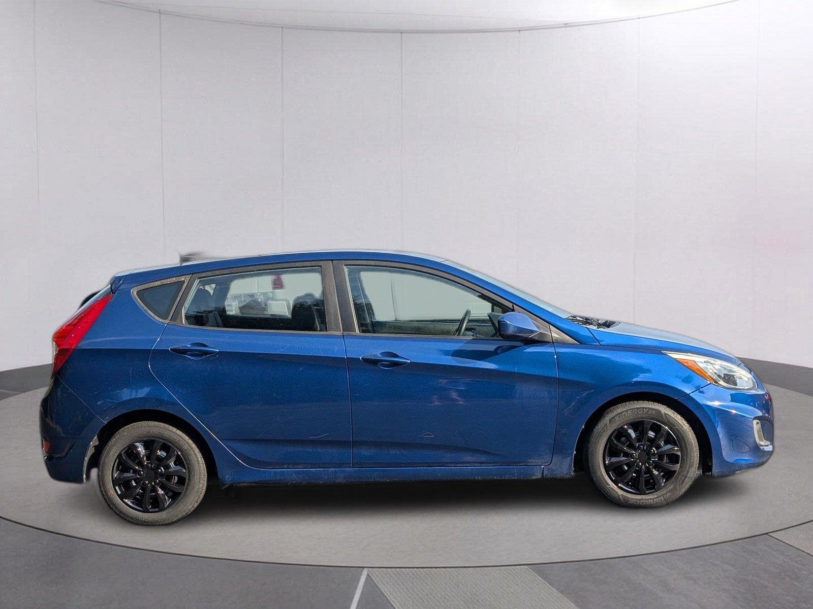 Used 2017 Pacific Blue Pearl Hyundai SE image 6