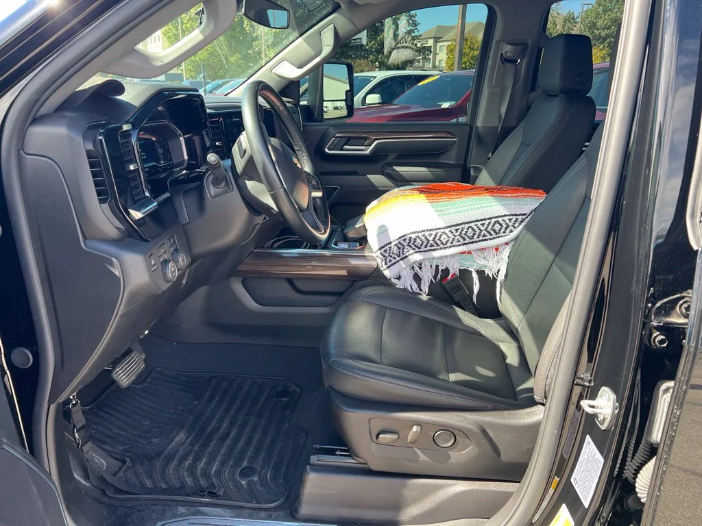 Used 2025 Black Chevrolet LT image 3