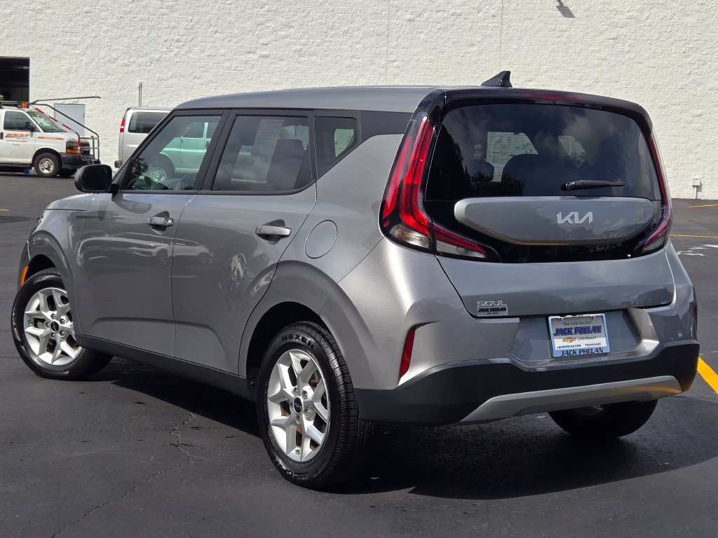 2024 Kia Soul LX - Photo 14