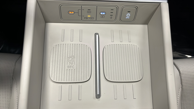 Used 2025 Serenity White Hyundai Limited image 32