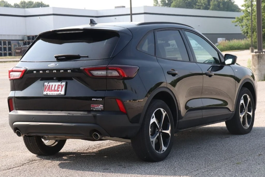 New 2025 Agate Black Metallic Ford ST-Line Select image 8