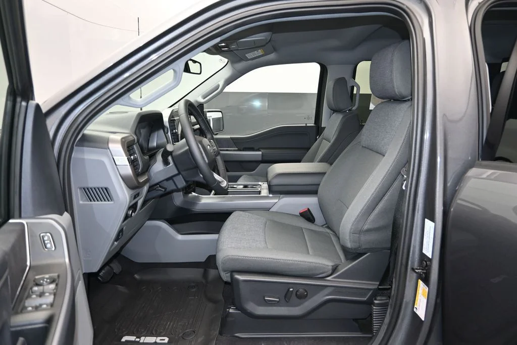 New 2026 Carbonized Gray Metallic Ford XLT image 12