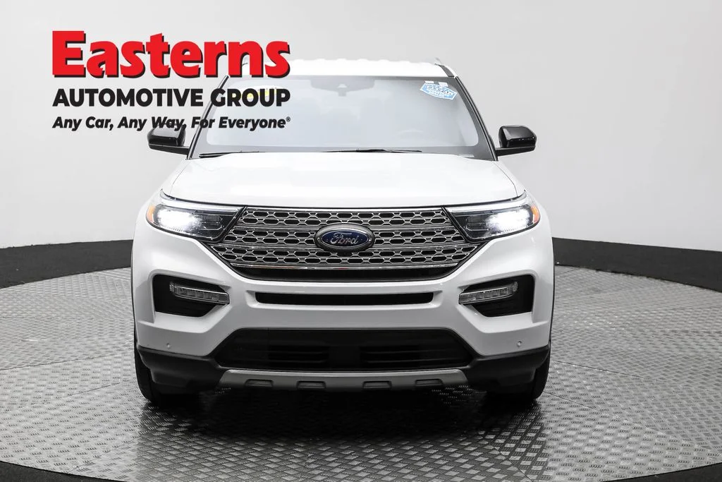 Used 2023 White Ford Limited image 2