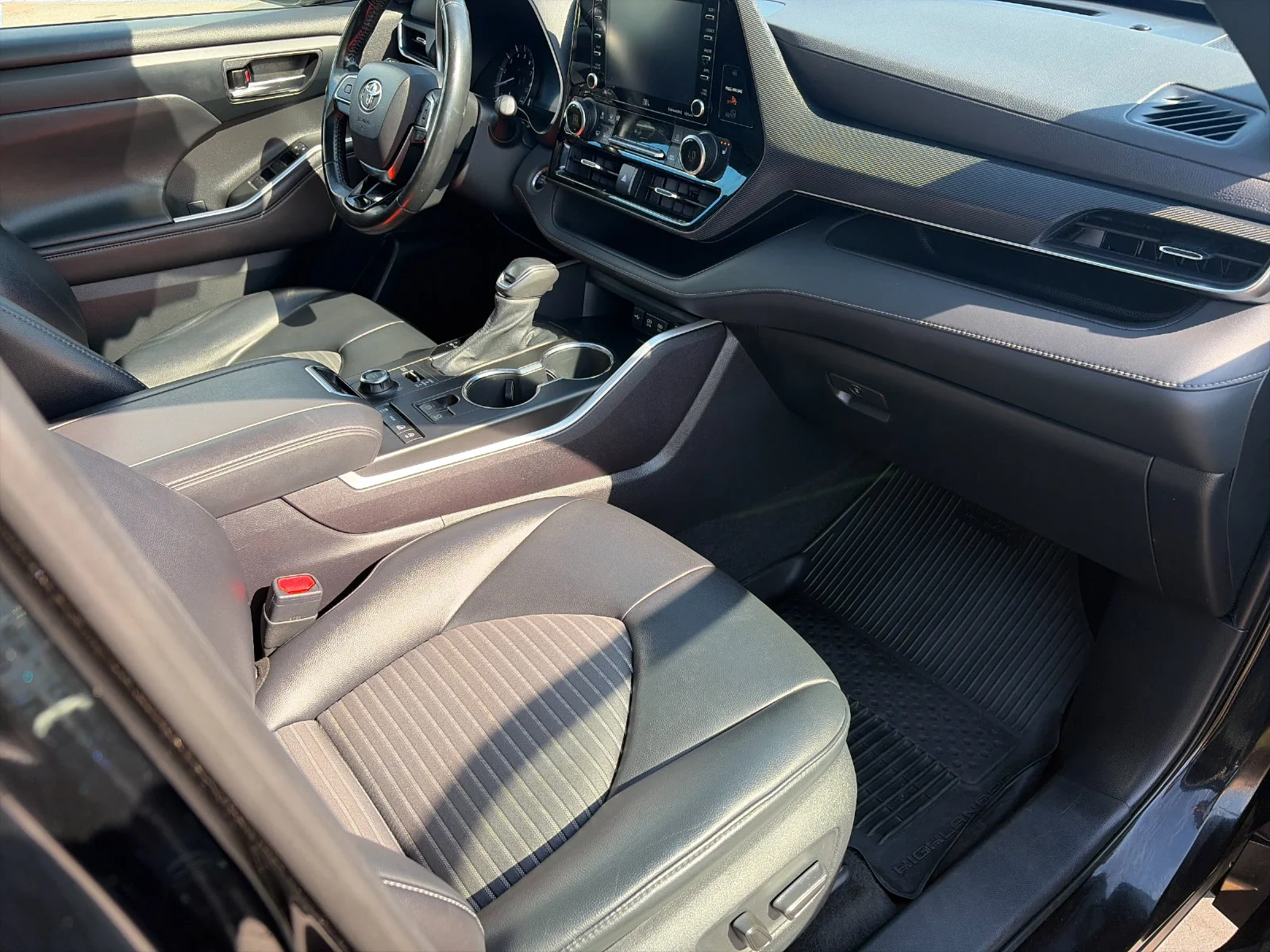 Used 2021 Midnight Black Metallic Toyota XSE image 18