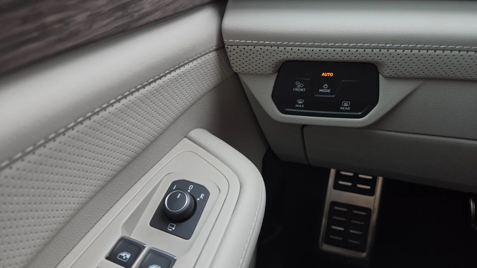 New 2026 Opal White Pearl Volkswagen 2.0T SEL Premium R-Line image 28