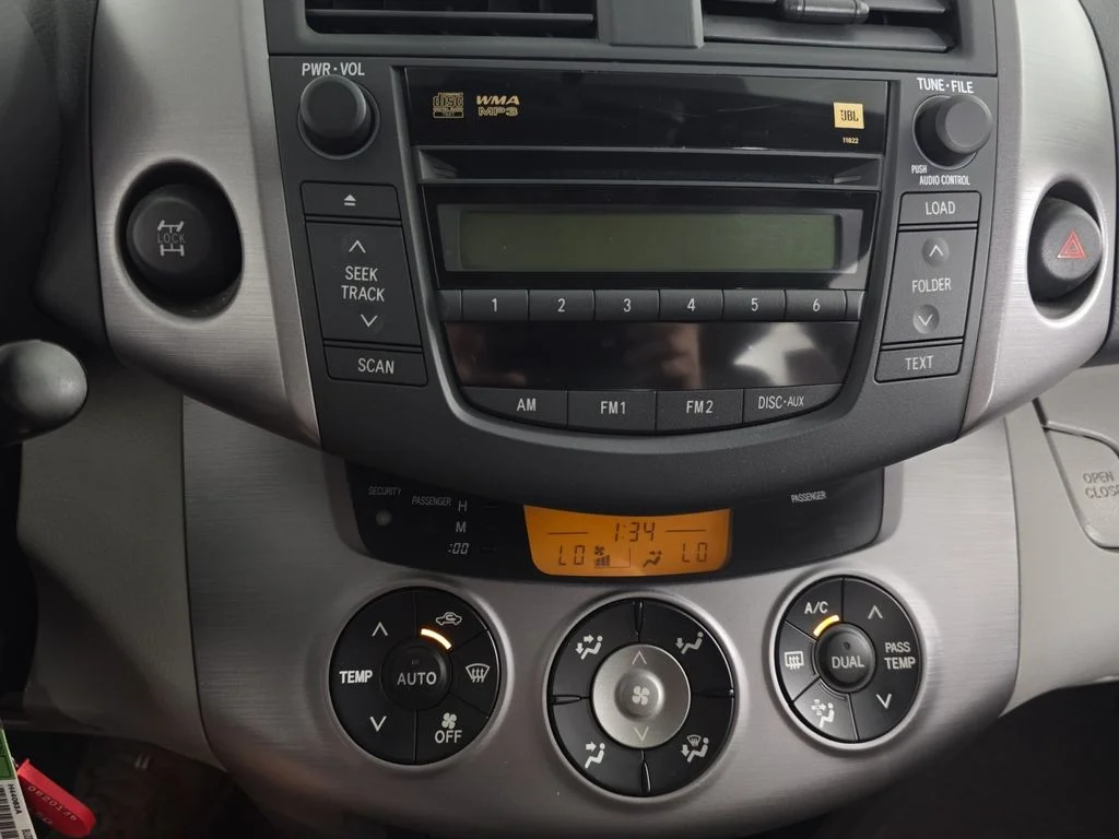 Used 2007 Blizzard Pearl Toyota Limited image 18