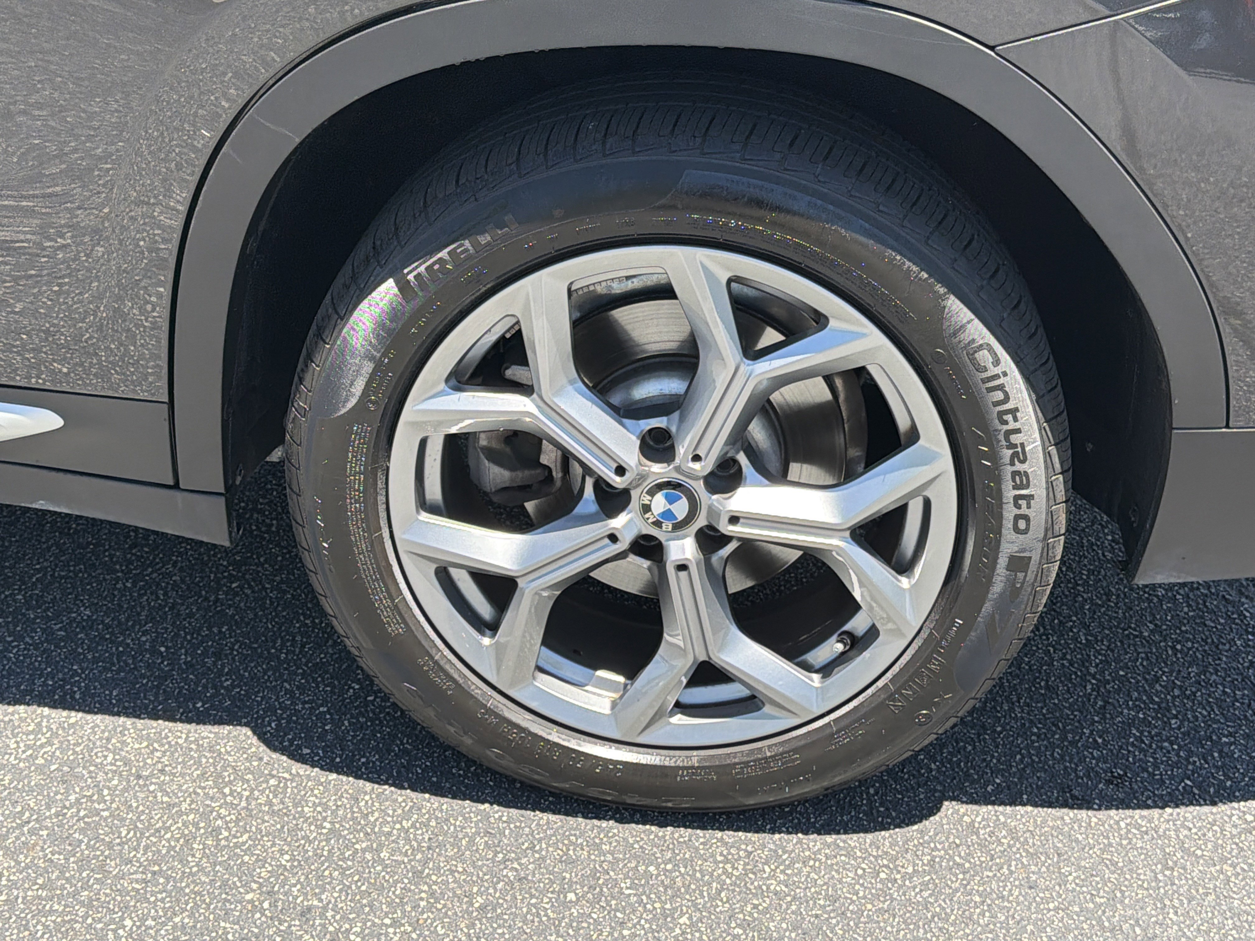 Used 2025 Dark Graphite Metallic BMW xDrive30i image 32
