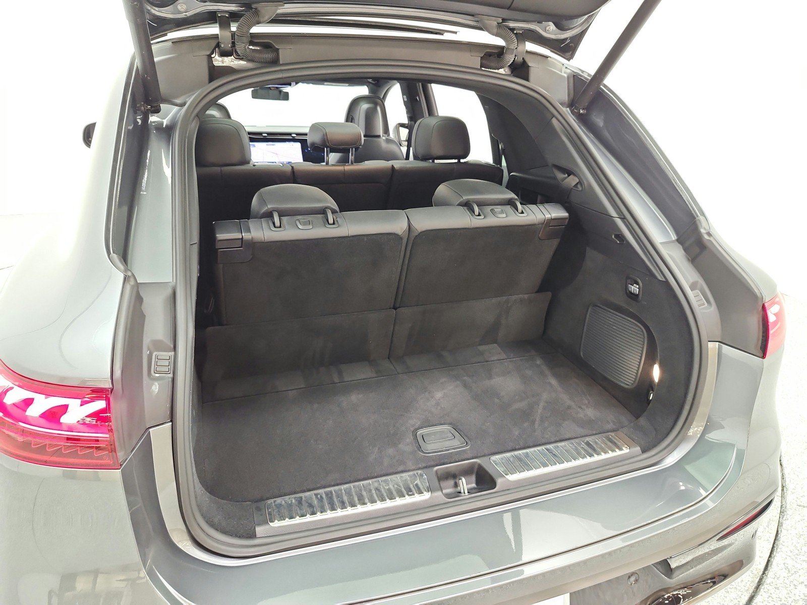 Used 2024 Selenite Grey Metallic Mercedes-Benz EQS 450+ SUV image 21