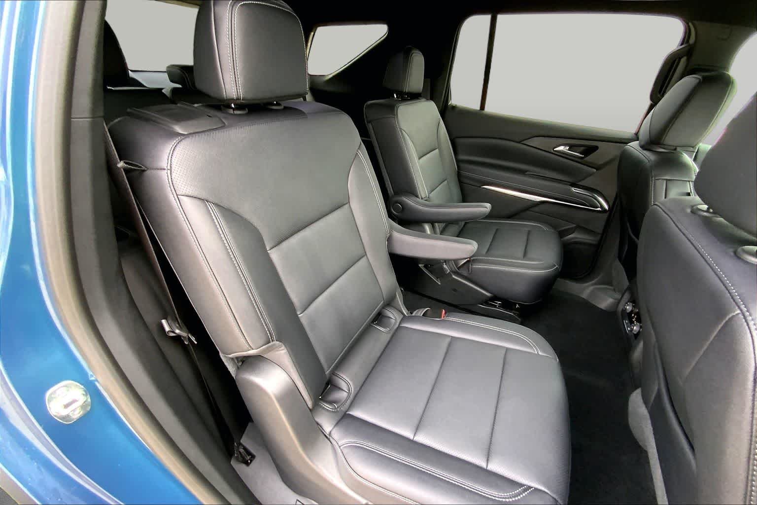 Used 2025 Lakeshore Blue Metallic Chevrolet FWD LT image 19