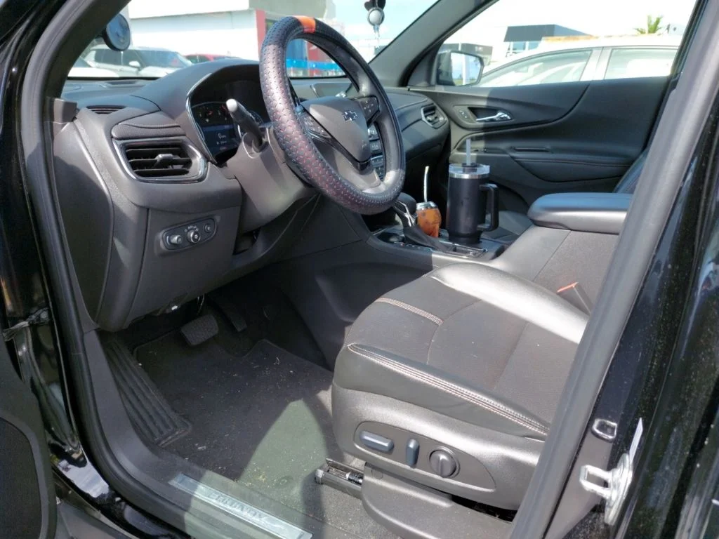 Used 2024 Mosaic Black Metallic Chevrolet Premier image 6