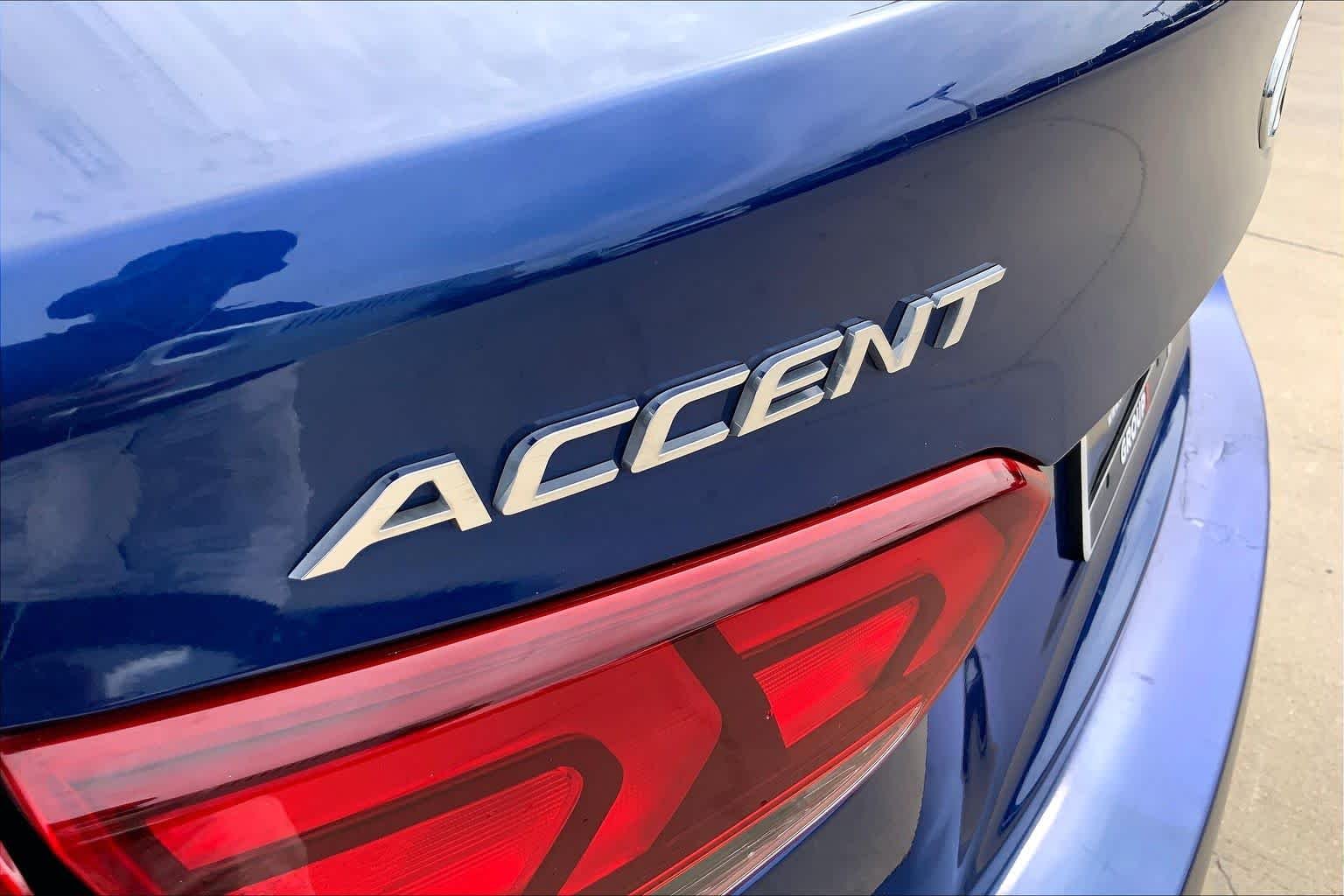 Used 2022 Admiral Blue Hyundai SE image 31