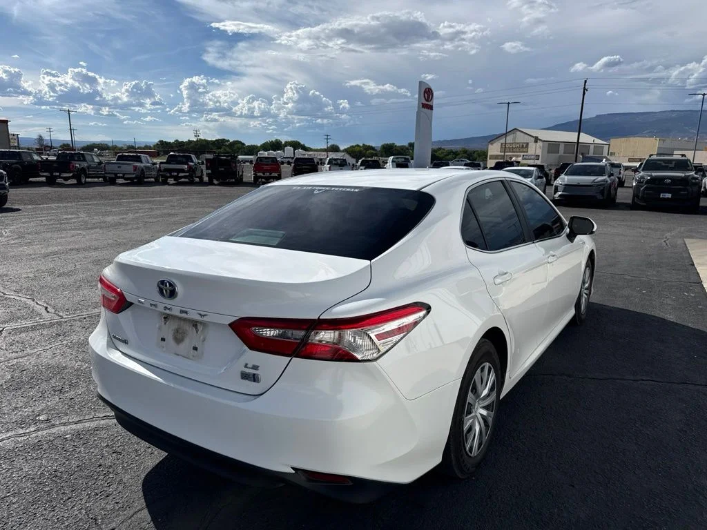 Used 2018 Super White Toyota LE image 3