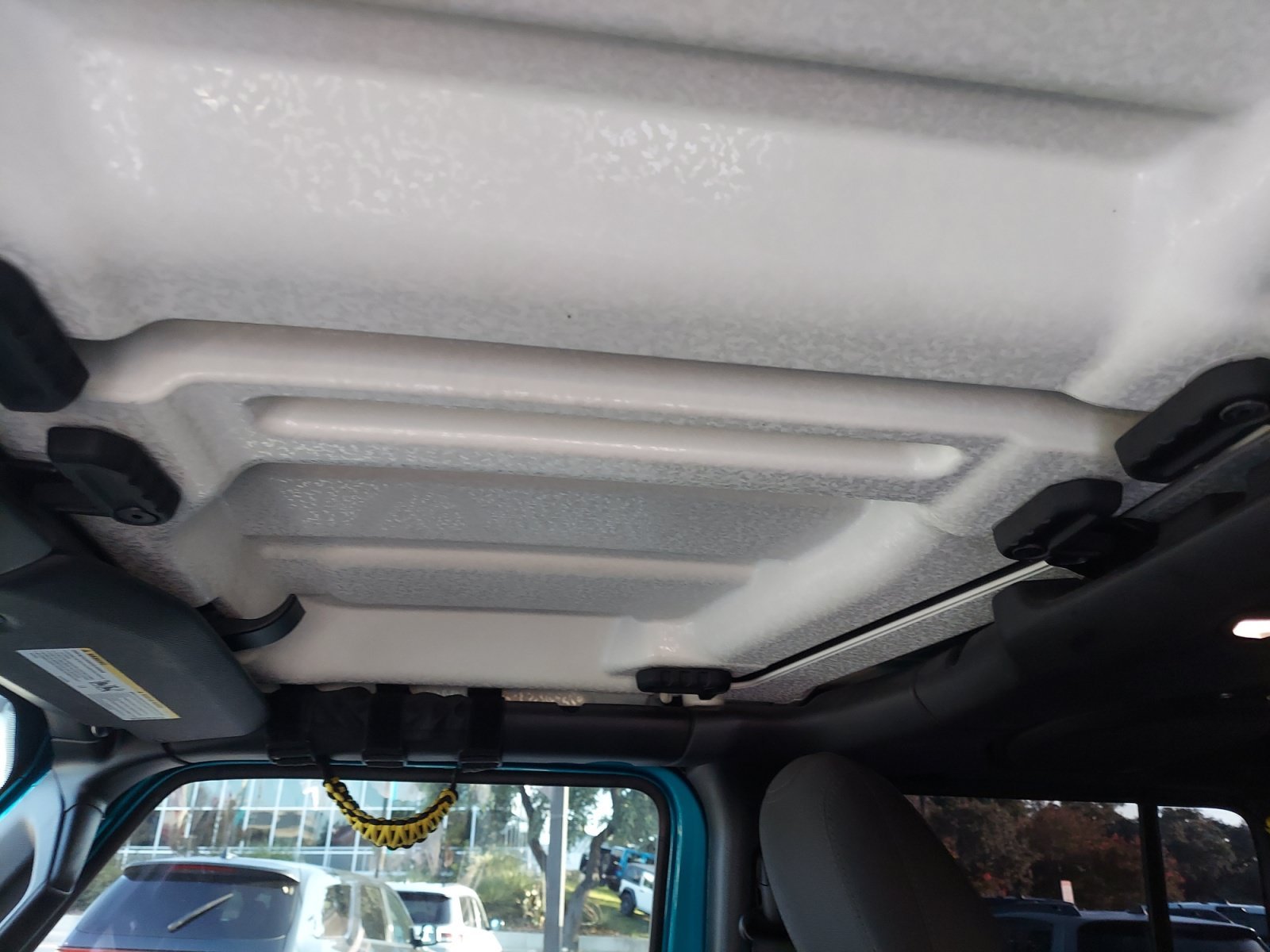 Used 2020 Bikini Pearlcoat Jeep Sport S image 19