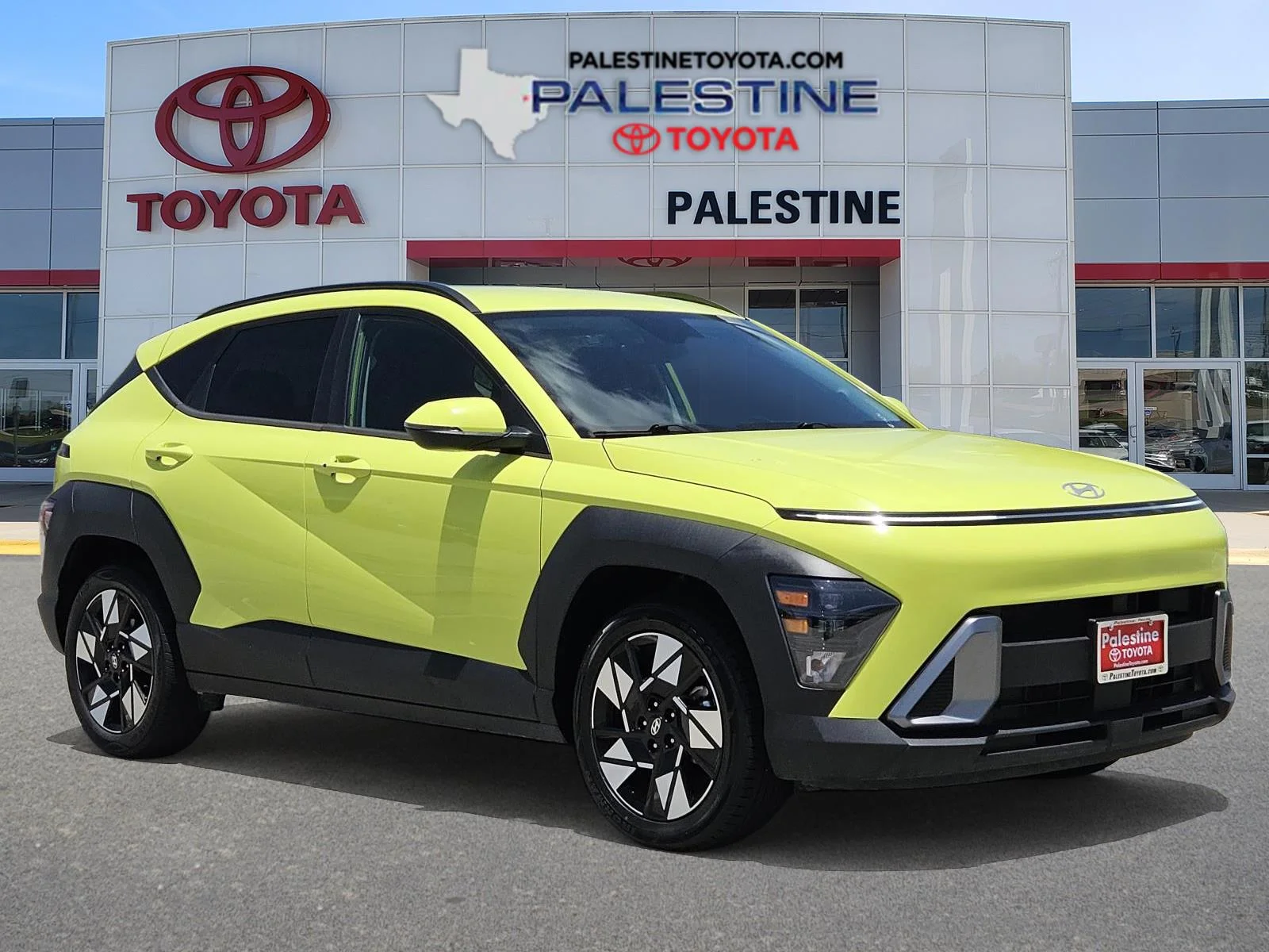 Used 2024 Neoteric Yellow Hyundai SEL FWD image 1