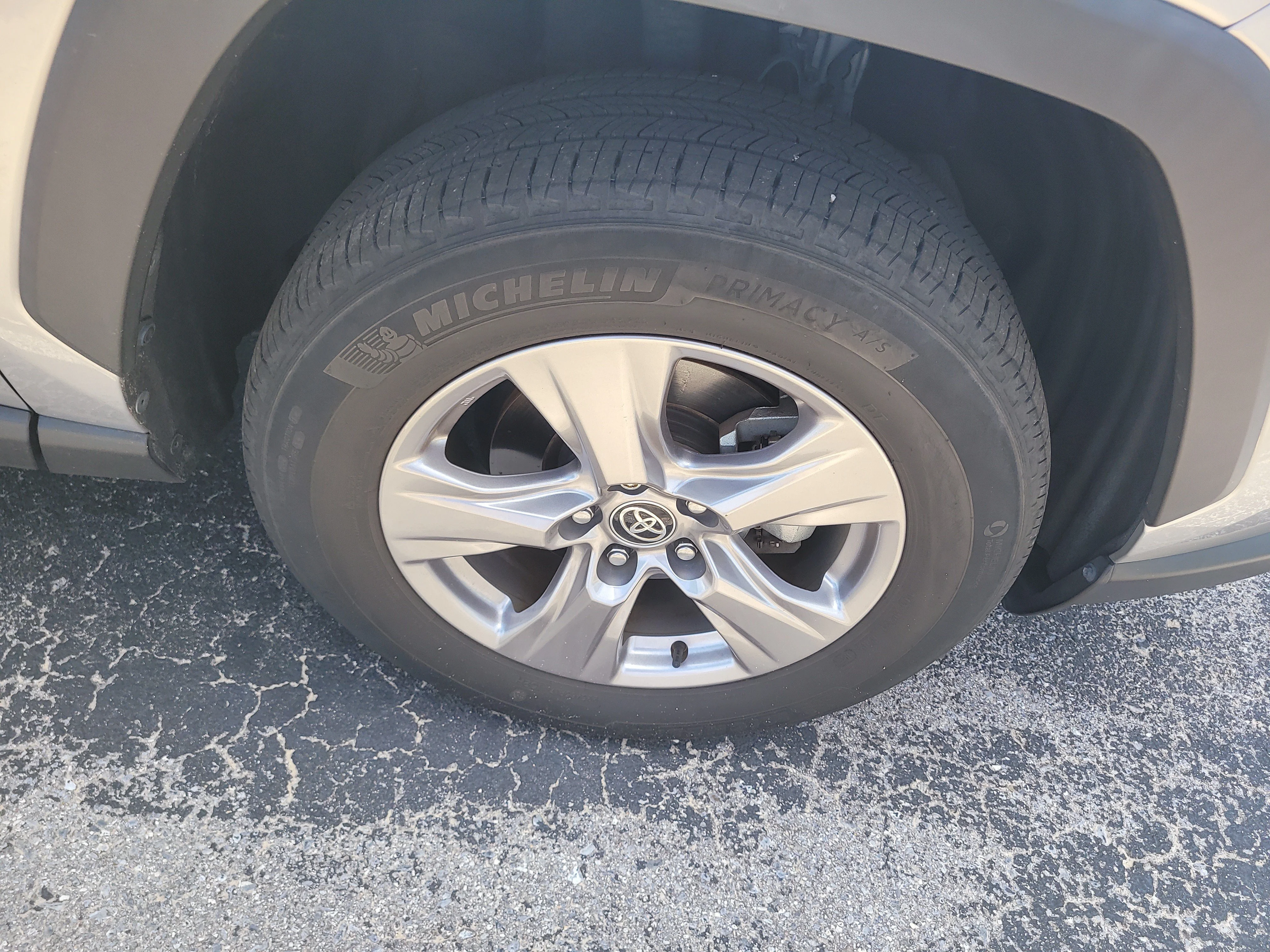 Used 2023  Toyota XLE image 9