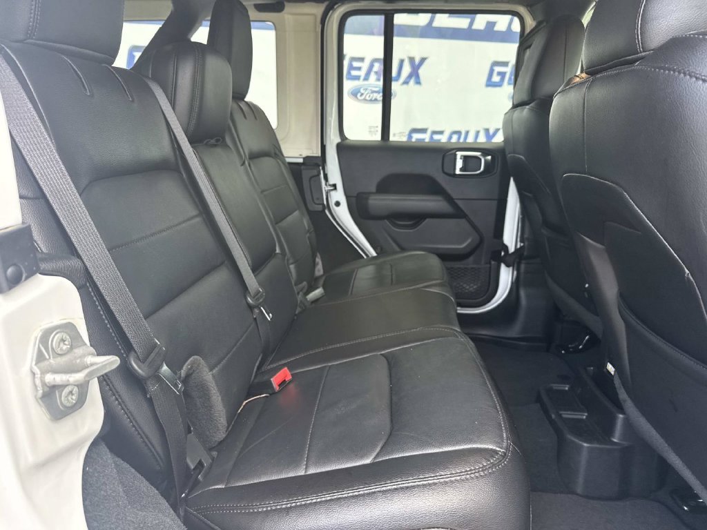 Used 2023 White Jeep Altitude image 17