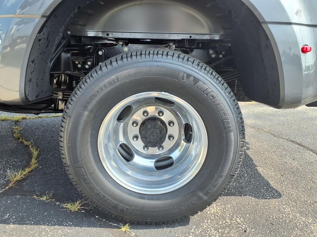New 2026 Carbonized Gray Metallic Ford F-350® Lariat® image 8