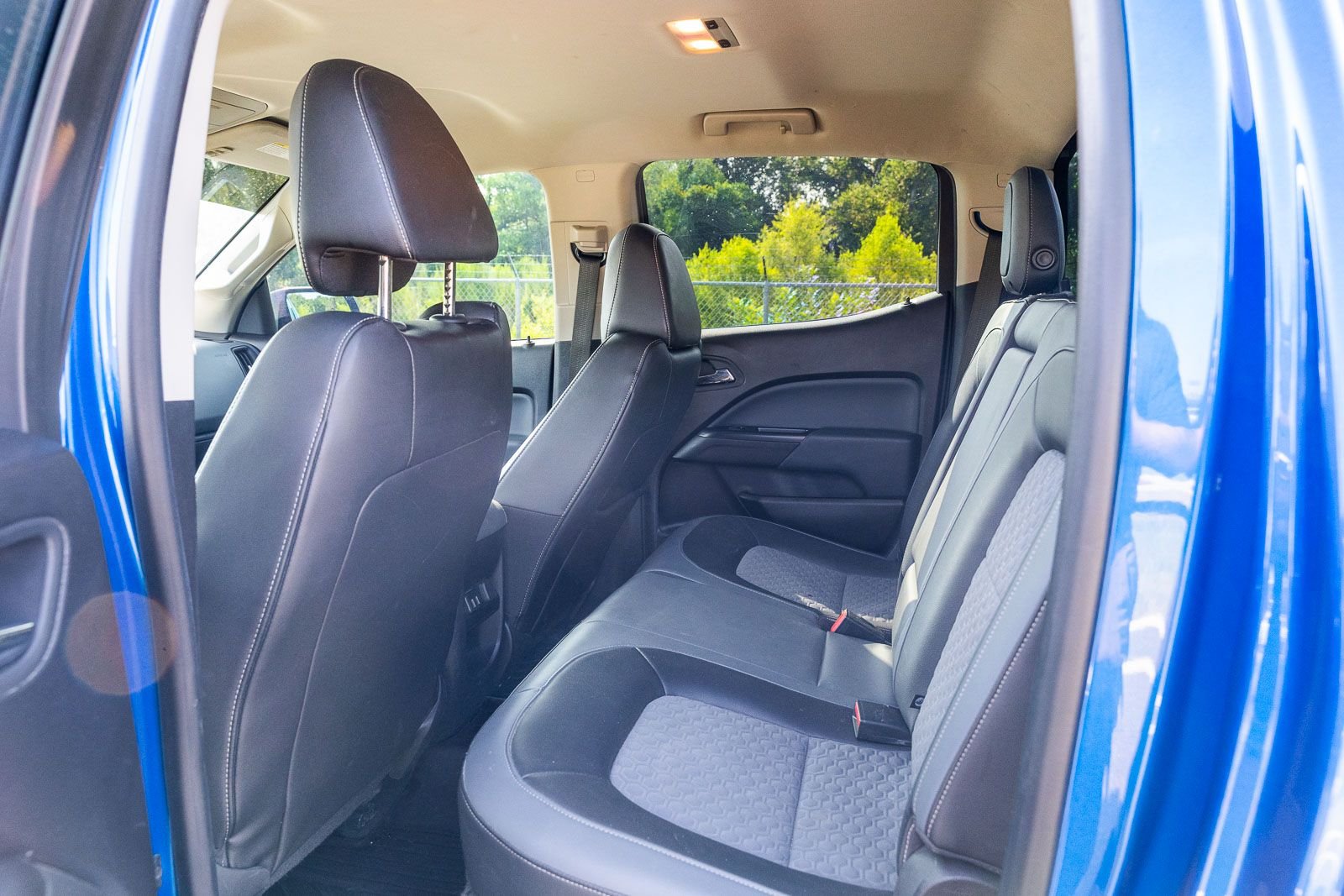 Used 2018 Blue Chevrolet Z71 image 16