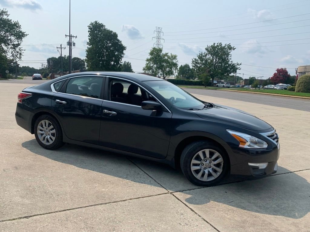 Used 2015 Blue Nissan 2.5 S image 7