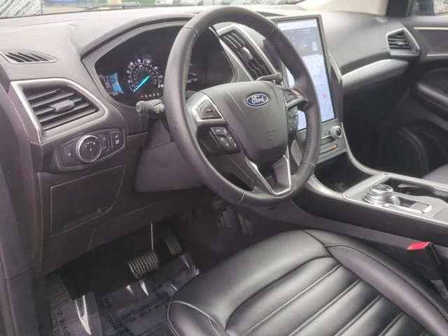 Used 2022 Black Ford SEL image 20