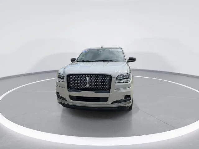 Used 2024 White Lincoln Reserve image 2