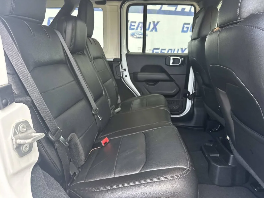 Used 2023 White Jeep Altitude image 17
