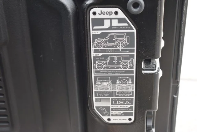 Used 2023 Black Jeep Sport S image 17