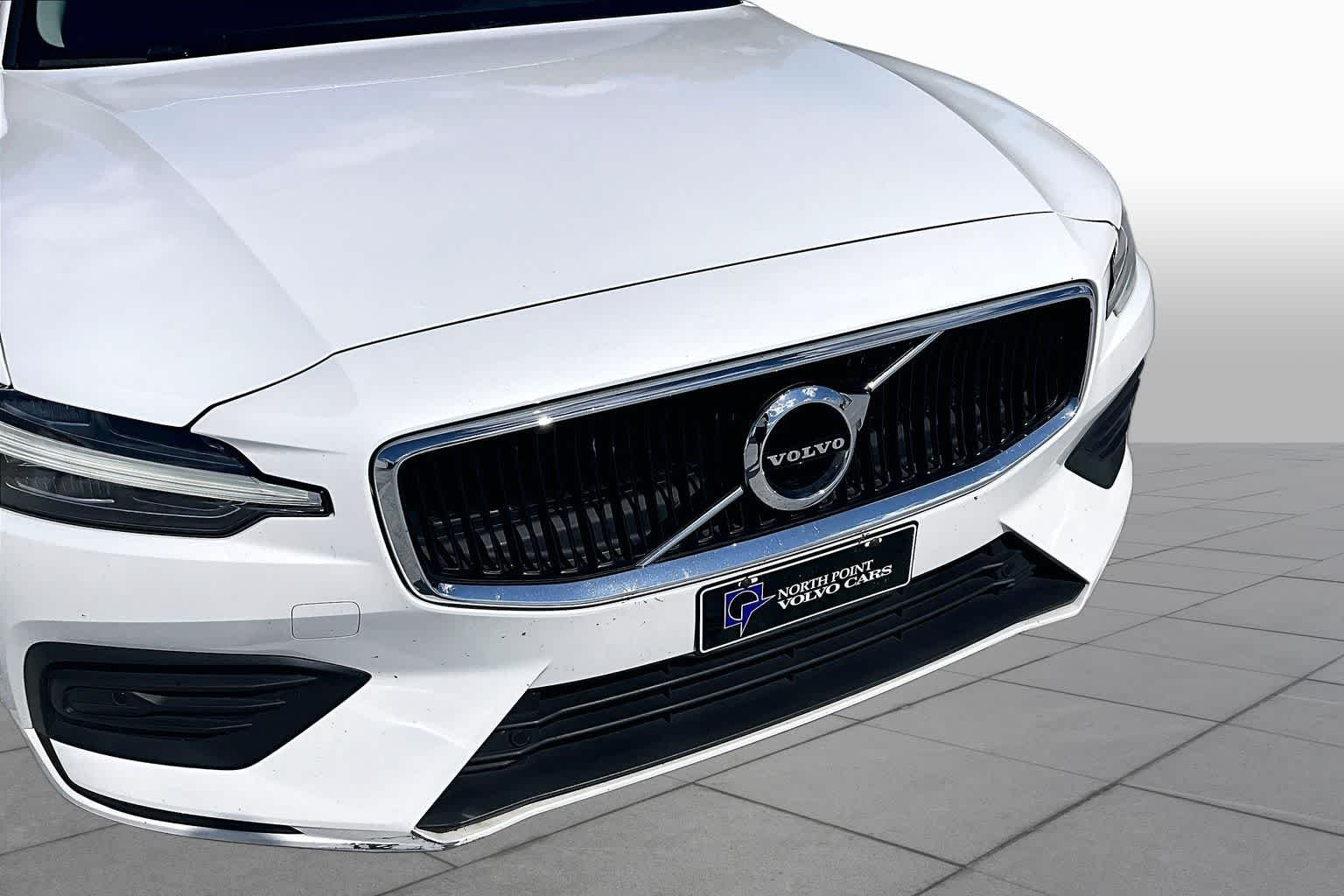 Used 2020 Crystal White Pearl Metallic Volvo Momentum image 30