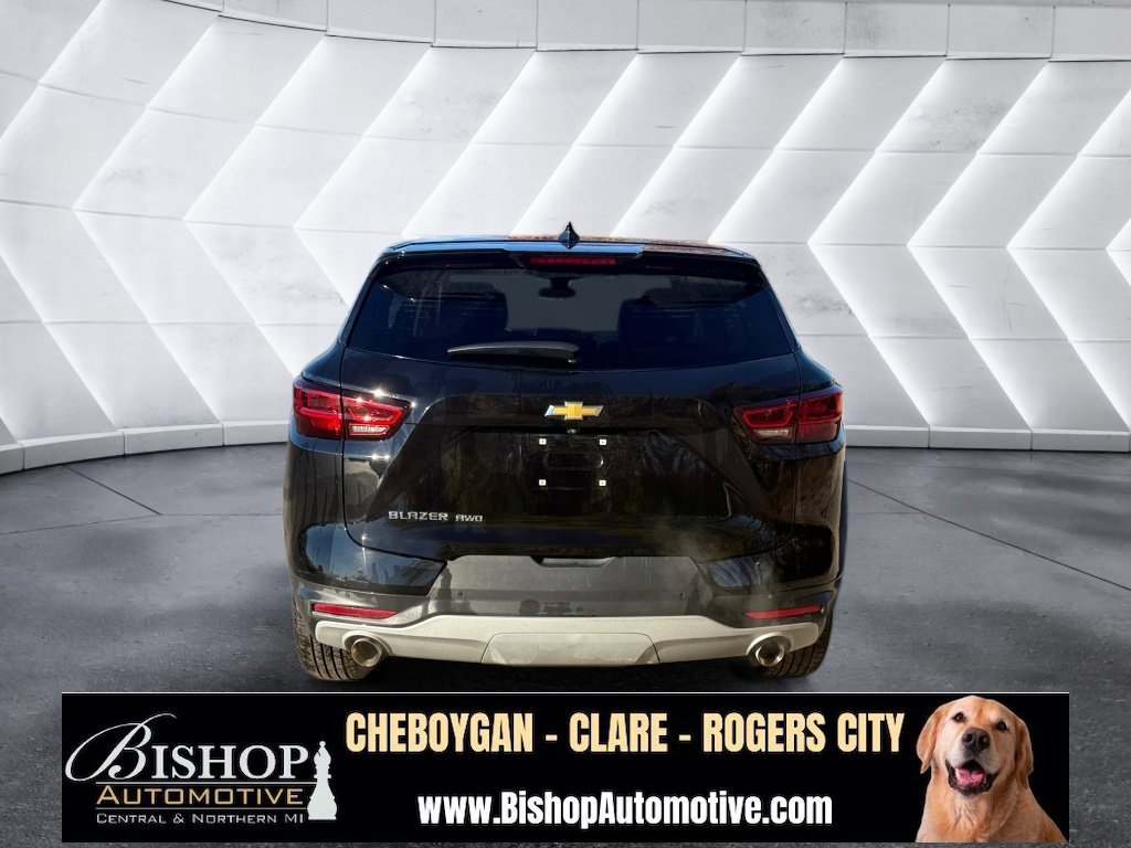 2023 Chevrolet Blazer 2LT photo 2
