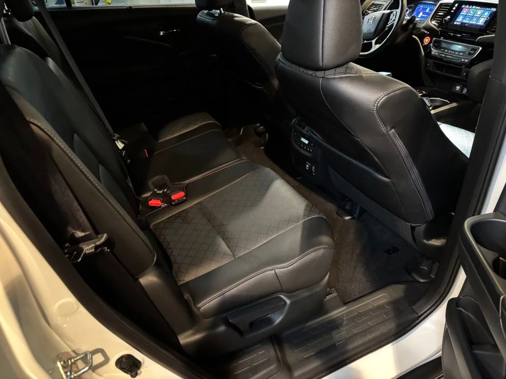 Used 2019 White Diamond Pearl Honda Touring image 8
