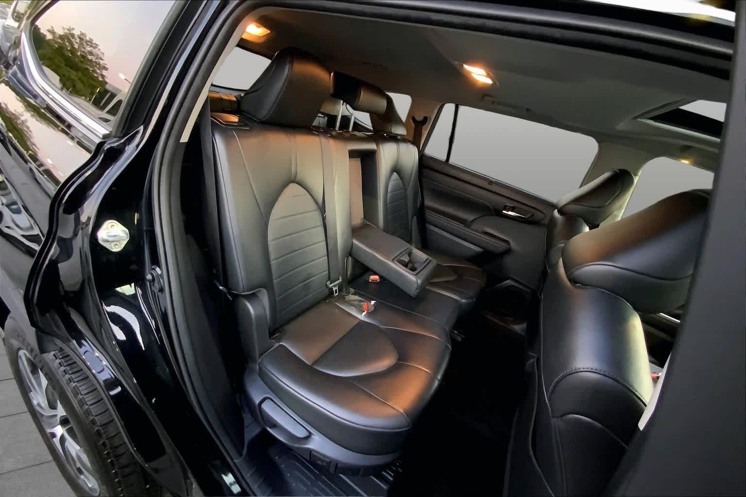 Used 2022 Midnight Black Metallic Toyota XLE image 17