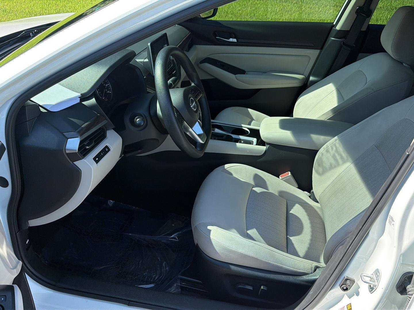 Used 2024 Pearl White Tricoat Nissan 2.5 SV image 10