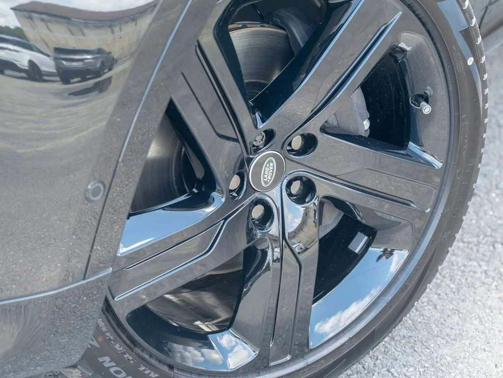 New 2026 Santorini Black Land Rover  image 9